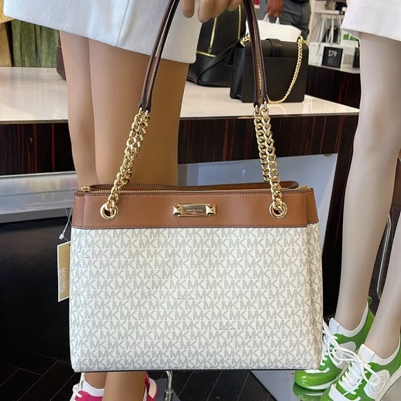 Michael Kors Whitney Medium Signature Logo Tote Bag
Vanilla
NWT - Picture 15 of 16